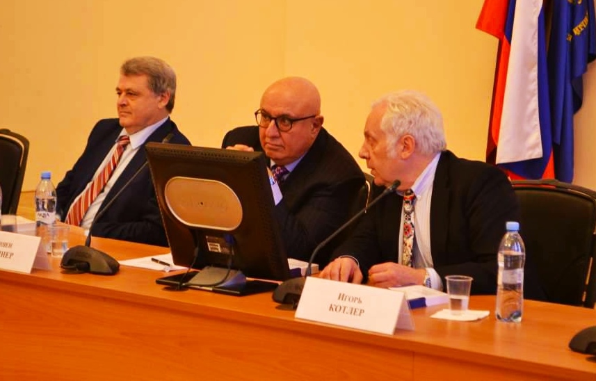 Слева направо - Илья Альтман, профессор Стивен Броннер ( Университет Ратгерс, США), д-р Игорь Котлер ( Комиссия по Холокосту штата Нью-Джерси, США). РГГУ, 2018. Фото 2..jpg