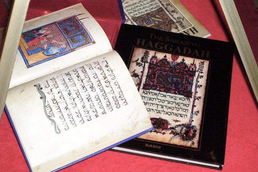 Sarajevo_Haggadah-1320x880.jpg