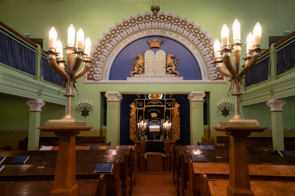 Helsinki_Helsingfors_Synagogue_inside_05.png Helsinki_Helsingfors_Synagogue_inside_05.png