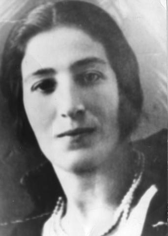 Мать Майи Исааковны, Сима Иосифовна Левина. Коллекция Исторической мастерской..jpg Мать Майи Исааковны, Сима Иосифовна Левина. Коллекция Исторической мастерской..jpg