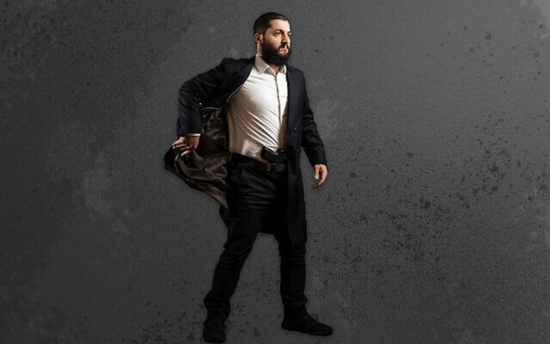 guy-grey-bg-2160x1200-1-e1630645421555-640x400.jpeg