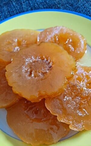 Etrogs-in-syrup-close-up-2-300x480.jpg Etrogs-in-syrup-close-up-2-300x480.jpg