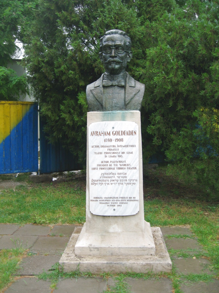 Bustul_lui_Avraham_Goldfaden_din_Iaşi.jpg