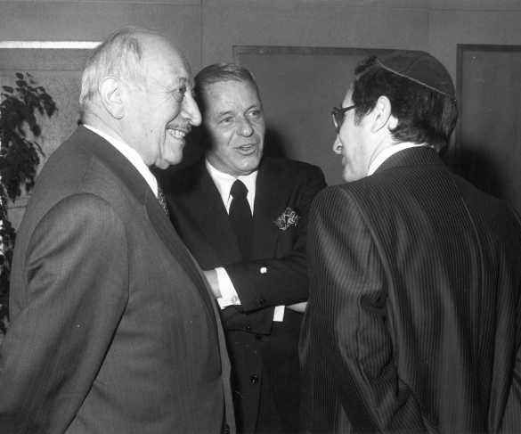 Simon_Wiesenthal_-_Frank_Sinatra_-_Rabbi_Marvin_Hier-4-.jpg