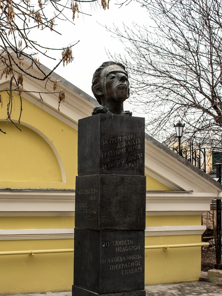 Памятник_Мандельштаму_в_Старосадском.JPG.jpg Памятник_Мандельштаму_в_Старосадском.JPG.jpg