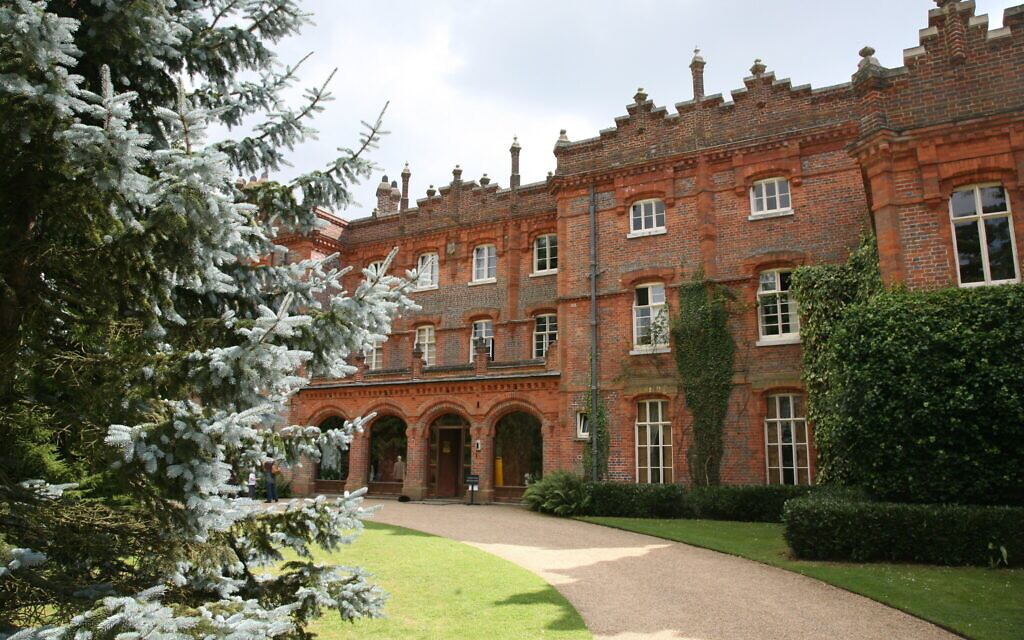Hughenden_Manor_20080726-1-1024x640.jpg