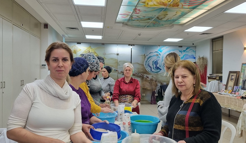 Церемония отделения халы в кавказской синагоге Хадеры