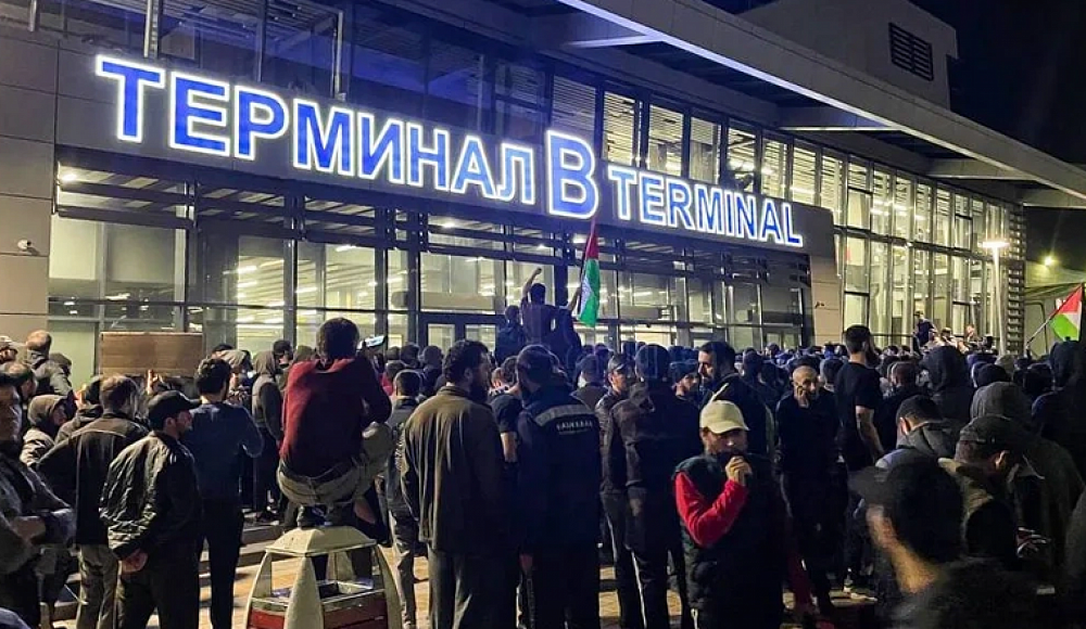 Четырех участников антисемитских беспорядков в аэропорту Махачкалы приговорили к десяти годам колонии