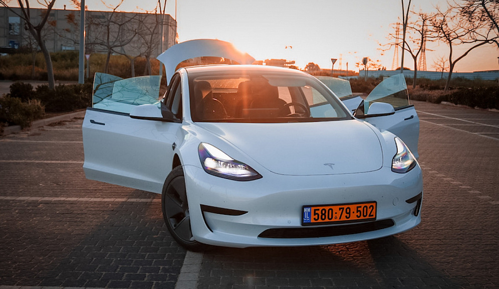Tesla подала в суд на израильтянина, получившего автомобиль бесплатно по ошибке сотрудника