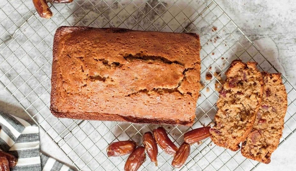 Готовим к Ту би-Швату: медовый кекс с финиками и орехами