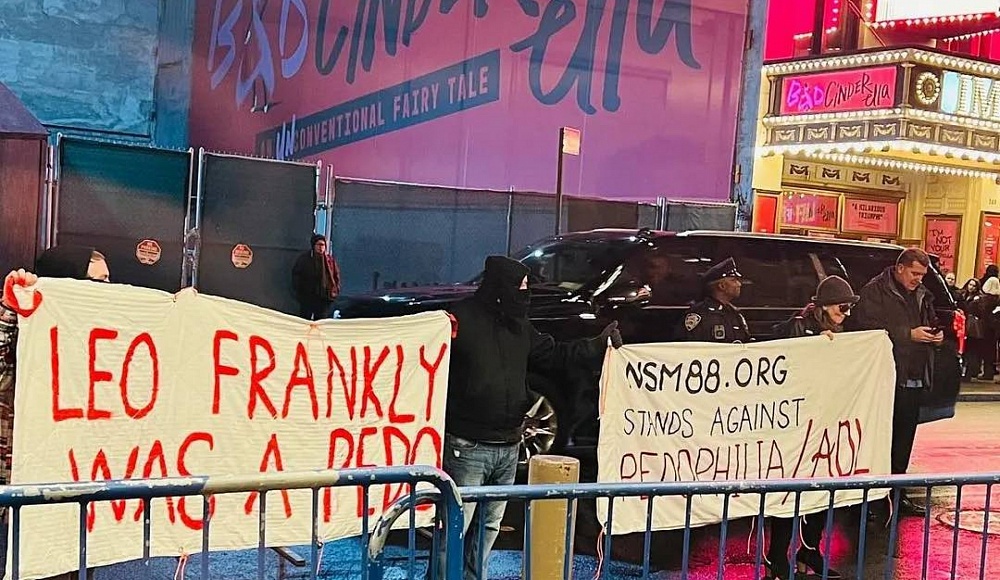 Неонацисты попытались сорвать на Бродвее премьеру спектакля о линчевании еврея