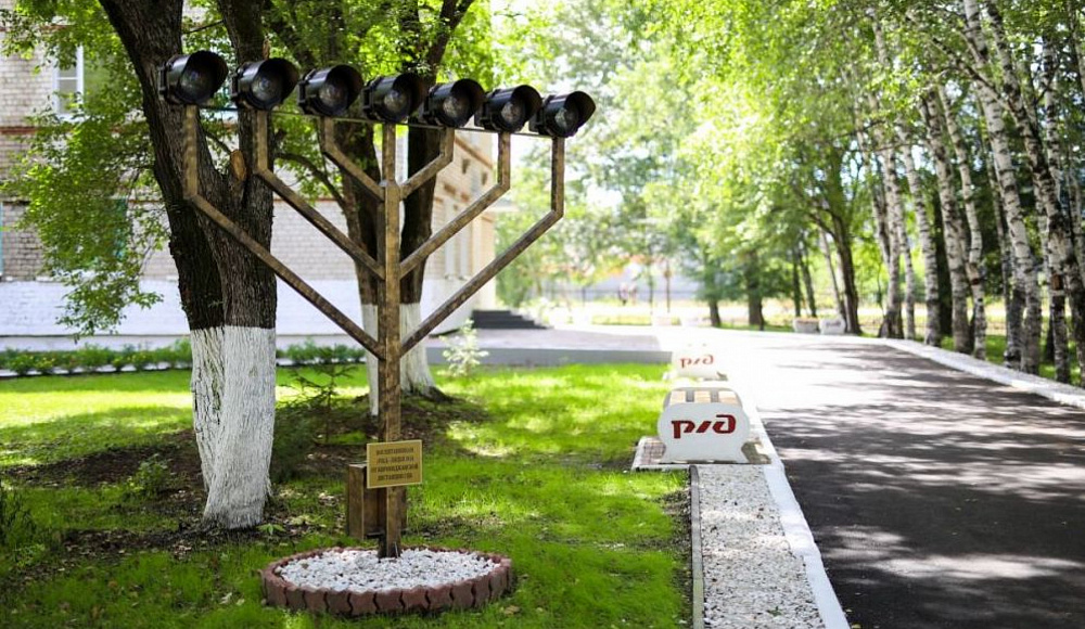 В Еврейской АО установили менору-семафор