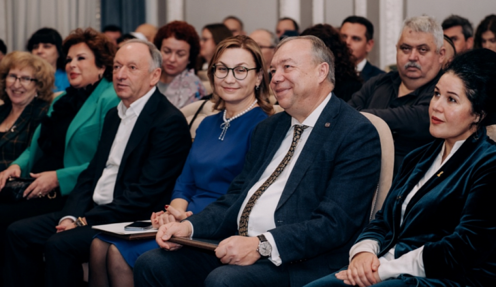 Руководители региональных автономий ФЕНКА награждены Администрацией Президента РФ, ФАДН и Домом народов России