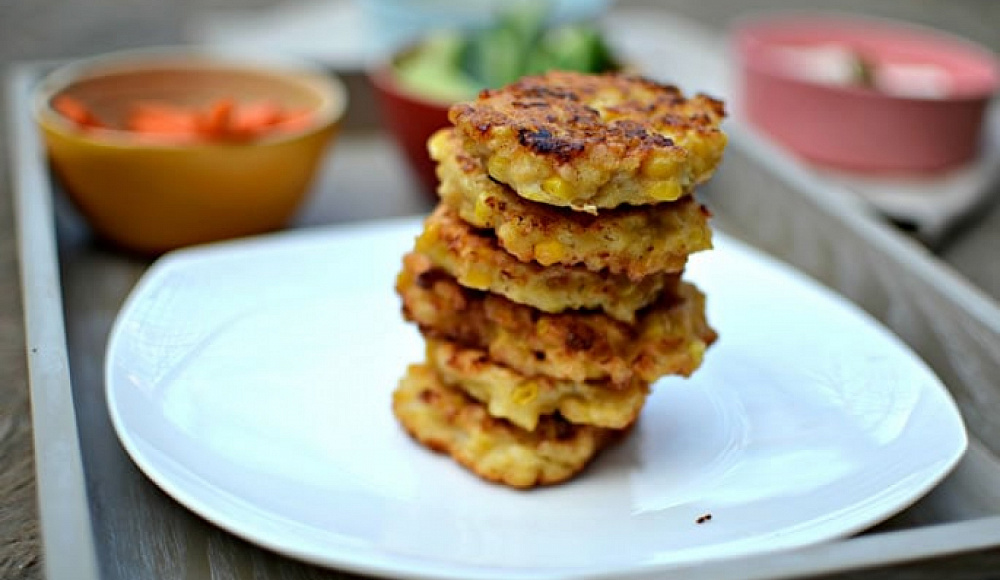 Готовим к Хануке: латкес из свежей кукурузы