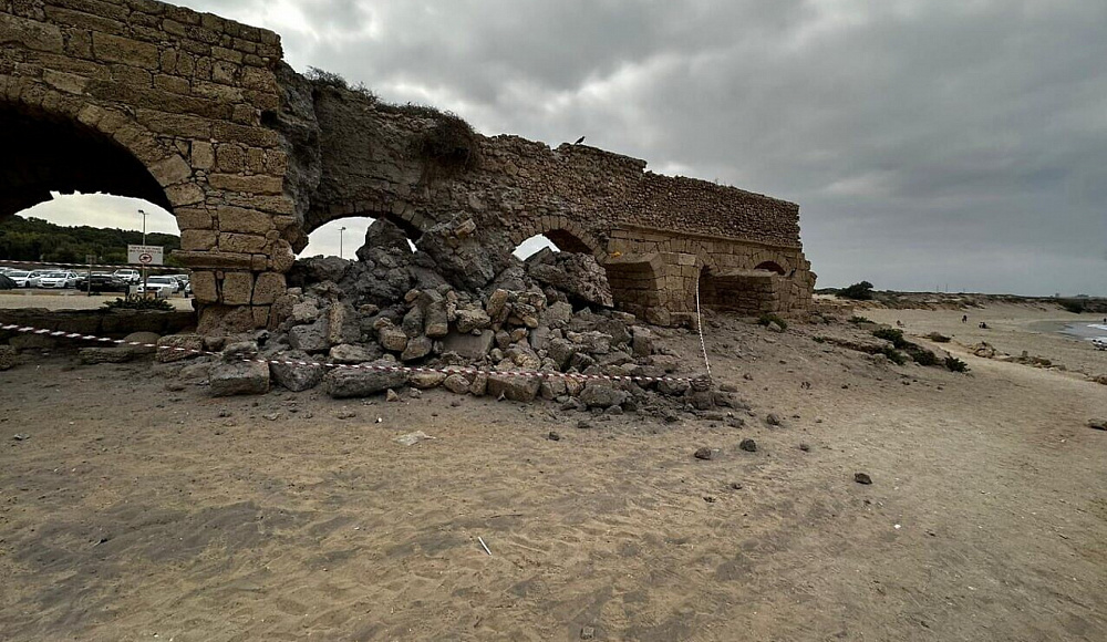 Рухнула древнеримская арка в знаменитом акведуке Кесарии
