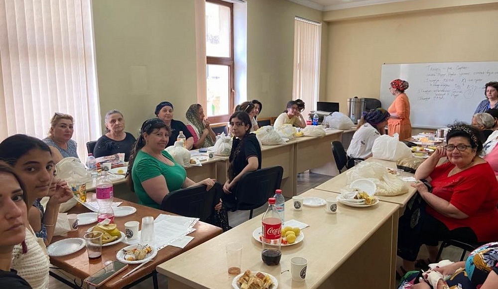 Визит Рины Самойловой в Баку: отделение халы и уроки Торы