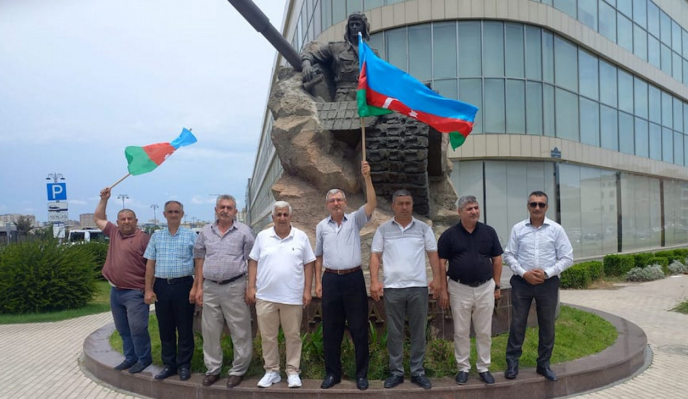 В Баку почтили память Альберта Агарунова и других героев в честь Дня Вооружённых Сил