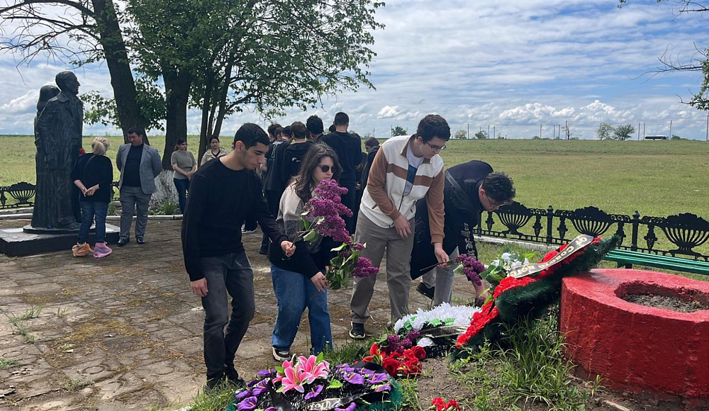 Учащиеся пятигорской школы «Геула» посетили мемориал в с. Богдановка