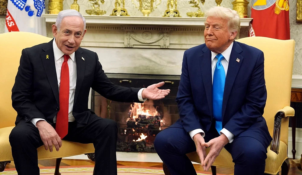 Нетаньяху подарил Трампу золотой пейджер