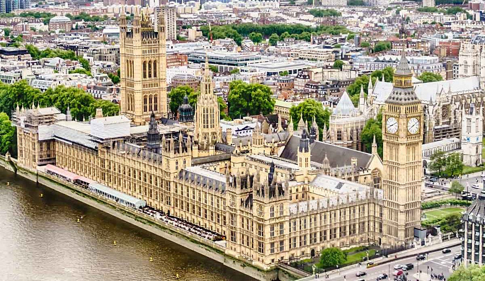 Новое правительство Великобритании обязалось построить мемориал Холокоста рядом со зданием парламента