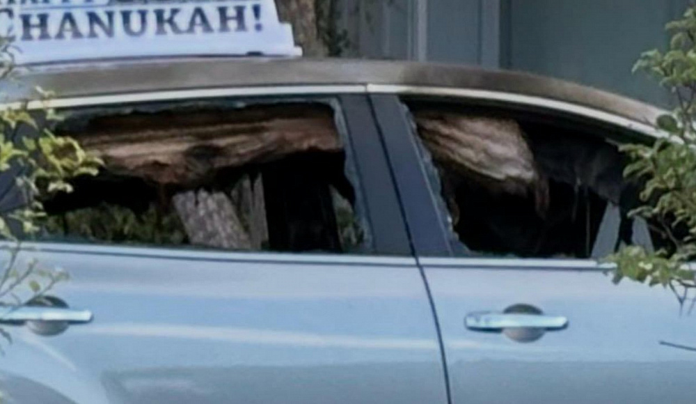 В Мельбурне в Рождество подожгли автомобиль раввина, украшенный к Хануке