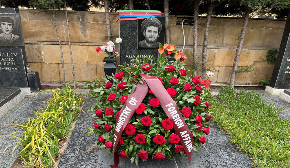 Политический директор МИД Израиля посетила могилу Альберта Агарунова в Баку