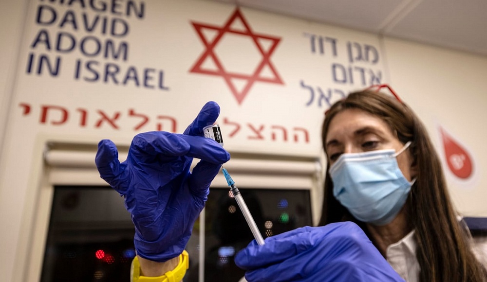 Израильские ученые: четвертая доза вакцины малоэффективна против омикрона