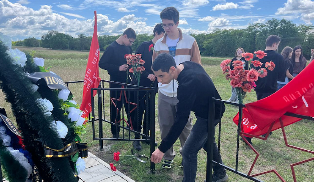 Пятигорские школьники почтили память жертв массового расстрела евреев в 1942 году