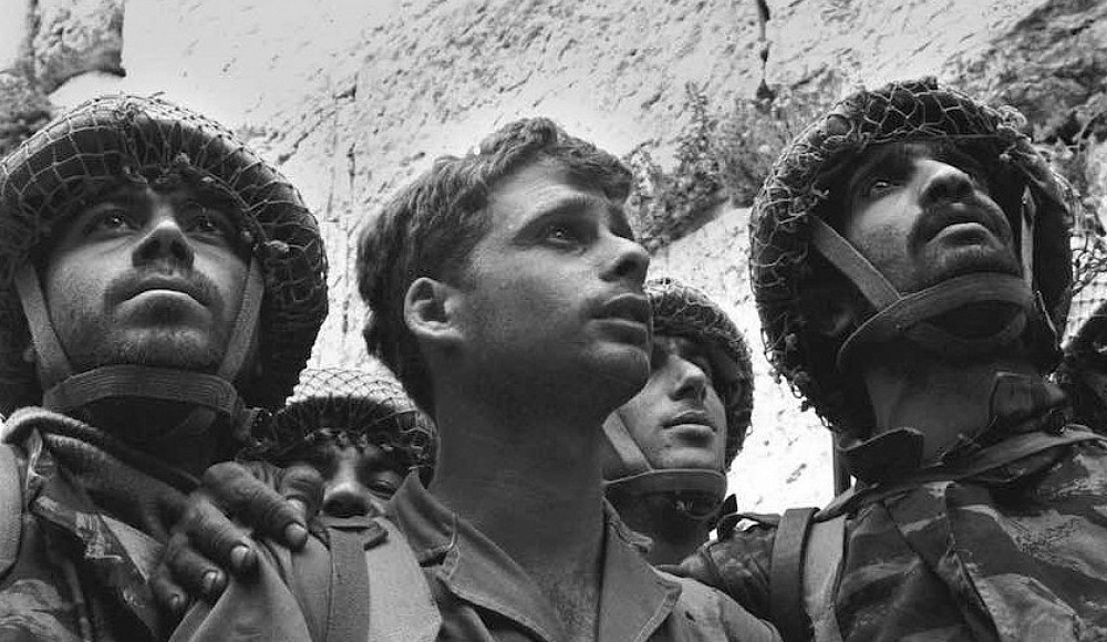 Умер доктор Ицхак Ифат - один из десантников с легендарной фотографии у Стены Плача