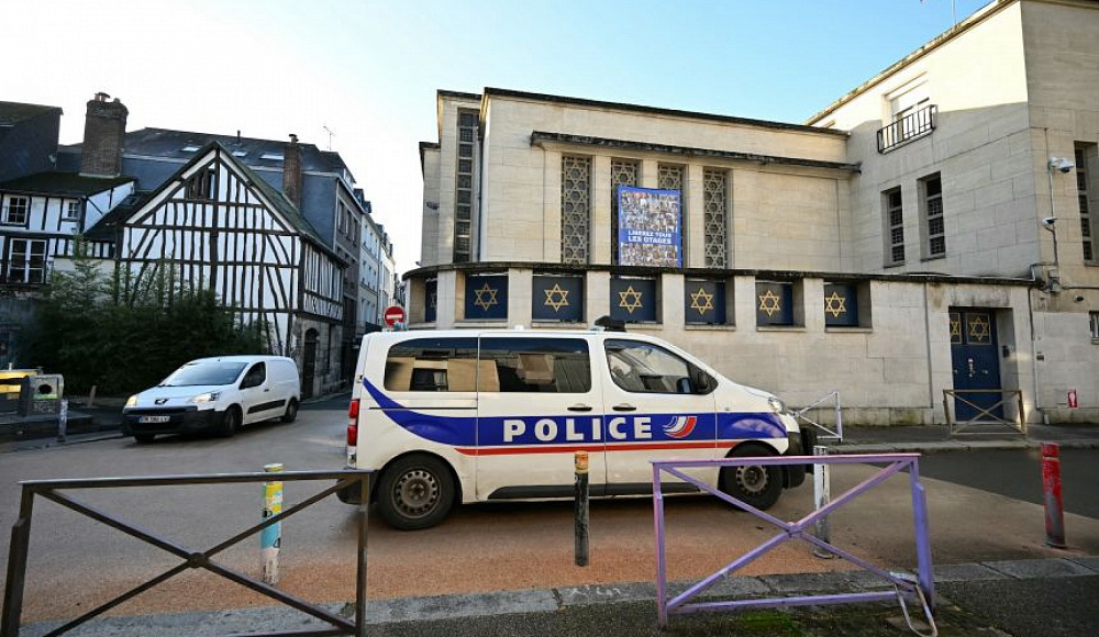 В пригороде Парижа 300 человек эвакуировали из-за угрозы нападения на еврейскую общину